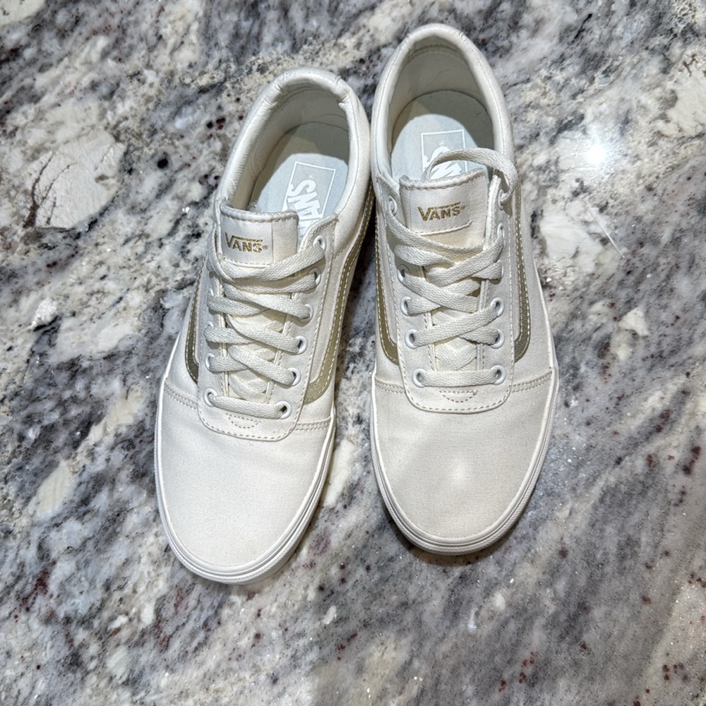 Vans Old School size 10 women’s shoes!  Cream and gold foil like NEW! - Picture 5 of 6